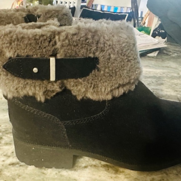 UGG CALF BOOTS BRAND NEW NEVER WORN US SIZE 9.5 - Picture 1 of 13